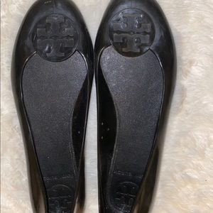 Tory Burch Rubber logo Flats!